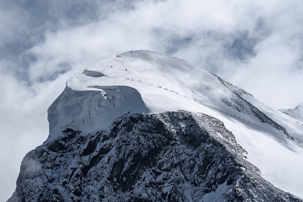 Glaciers menacés : le laboratoire public de Grenoble à l’avant-garde de la lutte climatique