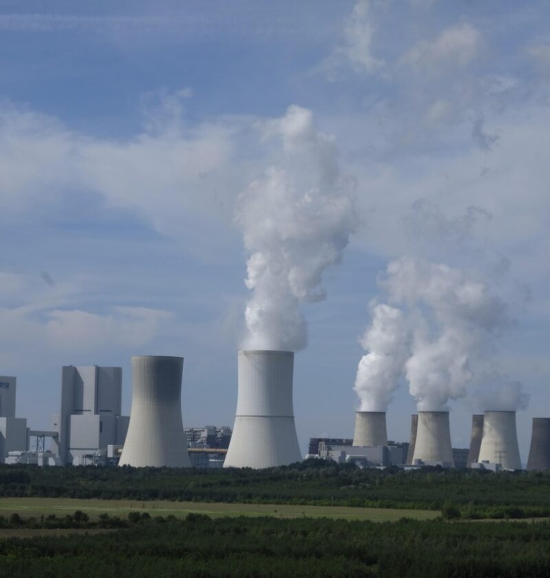 découvrez comment l'industrie spatiale réduit son impact environnemental grâce à des technologies innovantes et des pratiques durables pour préserver la planète.